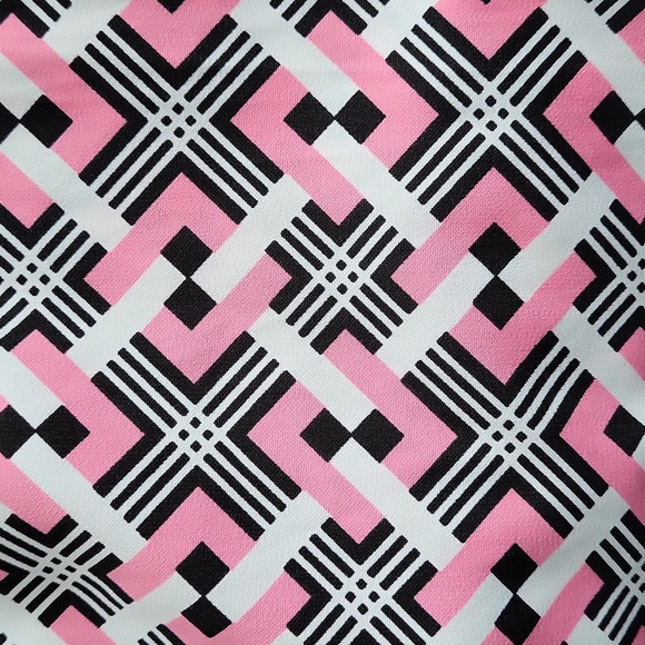 "Pretty in Pink Geometric" NOTATIONS Button Down Shirt - Picture 6 of 7